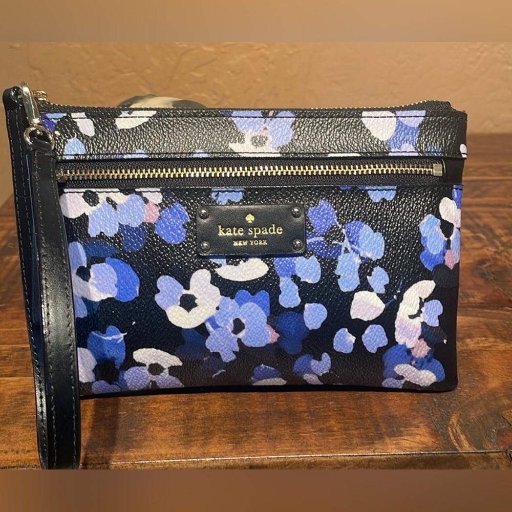Kate Spade Black Floral Wristlet NWOT